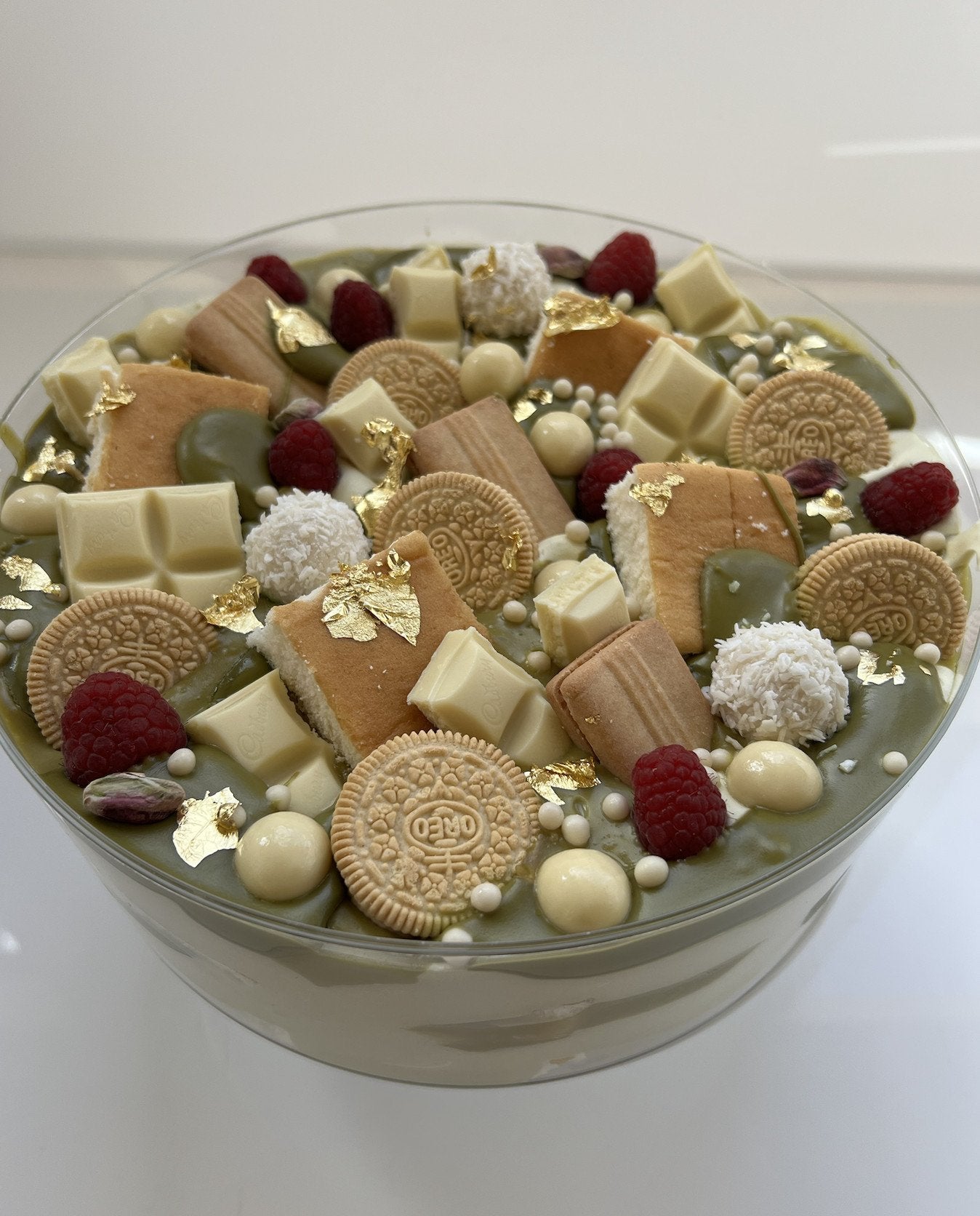 Pistachio Cake Tub- Cake, Mousse, Custard