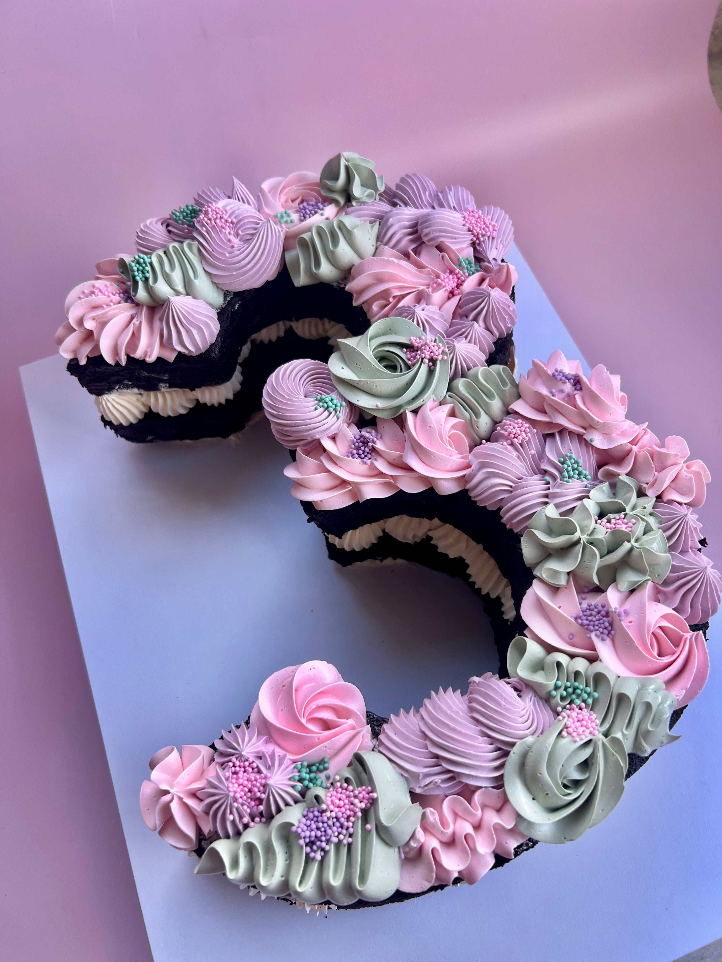 NUMBER/ LETTER CAKE- PIPING ONLY